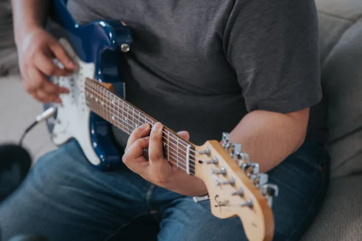 short scale electric guitar