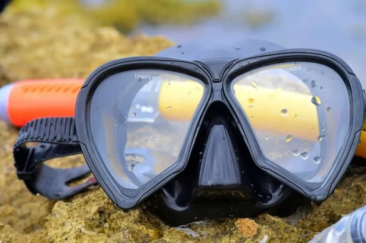 scuba mask