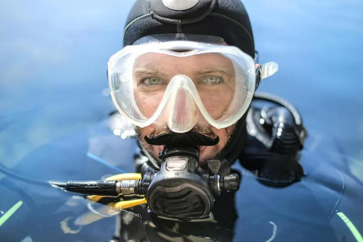 scuba mask